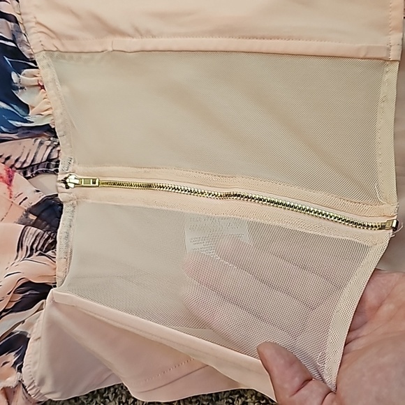 Guess Pink Floral Blouse - Picture 5 of 5